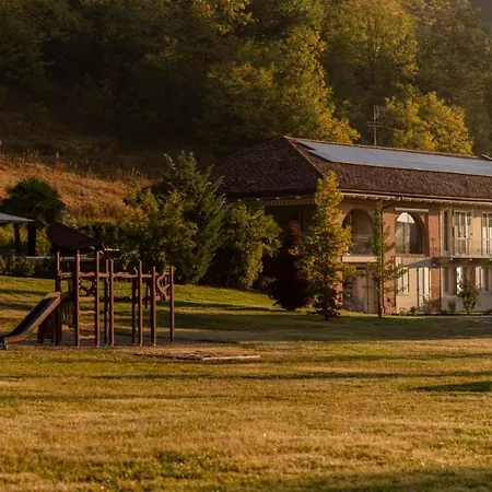 Alojamento de Acomodação e Pequeno-almoço Parco Reala // Rural - Luxury - Corneliano d'Alba